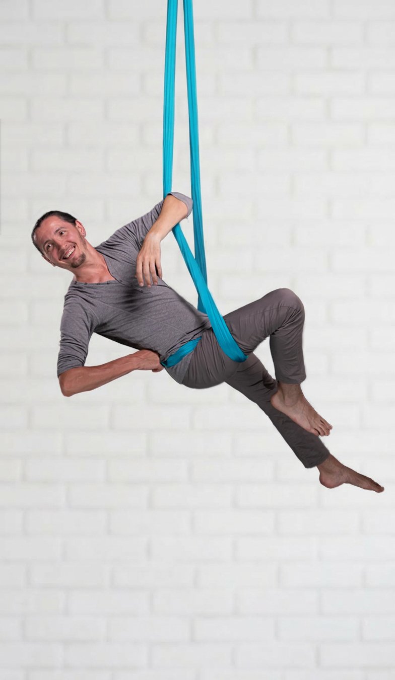 Iulian Lungu, asistent instructor Aerial la Aerialight Studio